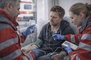 Скорая помощь при выводе из запоя: медицинские основы, этапы и значение экстренной помощи